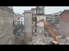 بوم 15 متری هیوندای 150 برای تخریب ساختمان ها استفاده می شود.